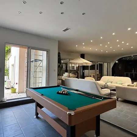 Le Viviani, Maison D'exception Avec Piscine Interieure Et Sauna Montluçon