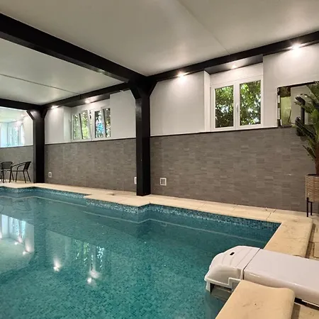 Le Viviani, Maison D'exception Avec Piscine Interieure Et Sauna Vakantiehuis Montluçon