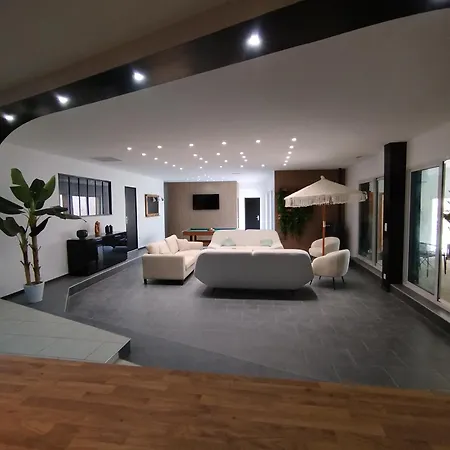 Vakantiehuis Le Viviani, Maison D'exception Avec Piscine Interieure Et Sauna Montluçon